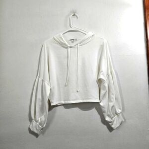 White Cropped Oversized Hoodie. Ballon Sleeves. Size Large.